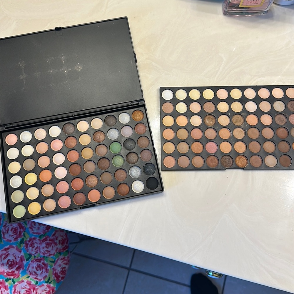 Eyeshadow palette